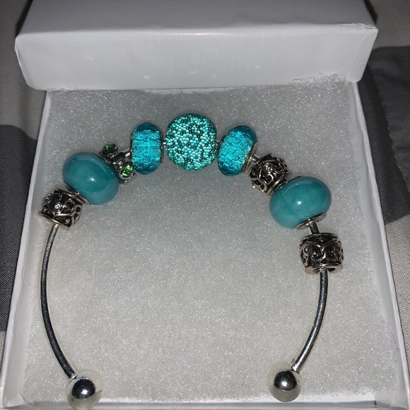 Bangle bracelet - Picture 2 of 3